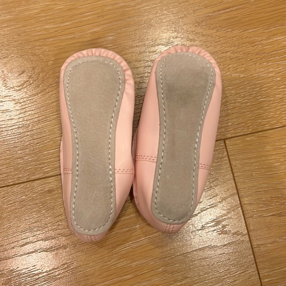 Freestyle by Danskin Girls’ Ballet Slippers - Size 9 - Picture 3 of 6